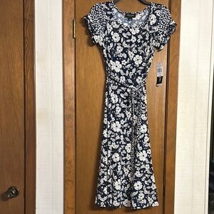 NWT Perceptions Floral Print Dress. Petite Small